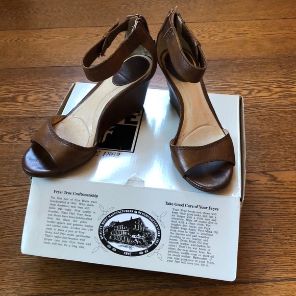 Frye Carol Back Zip Leather Ankle Strap Wedges 6.5